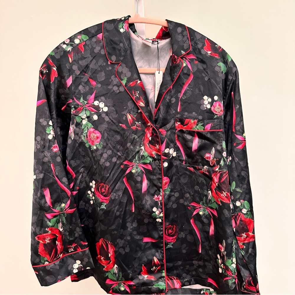 Victoria’s Secret satin floral sleep top size XS. NWT